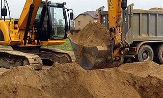 Выкопать яму экскаватором в Назарово от 937 руб. - 2Землекопа-Нрв